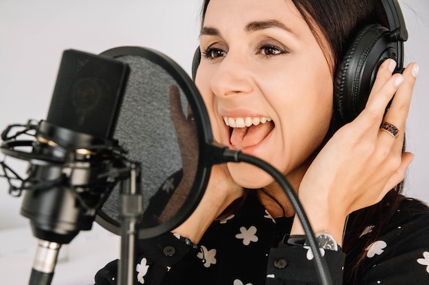 Professional singing lessons instructor teaching vocal techniques and music training